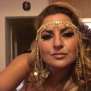 Meet your Posher, Caroline